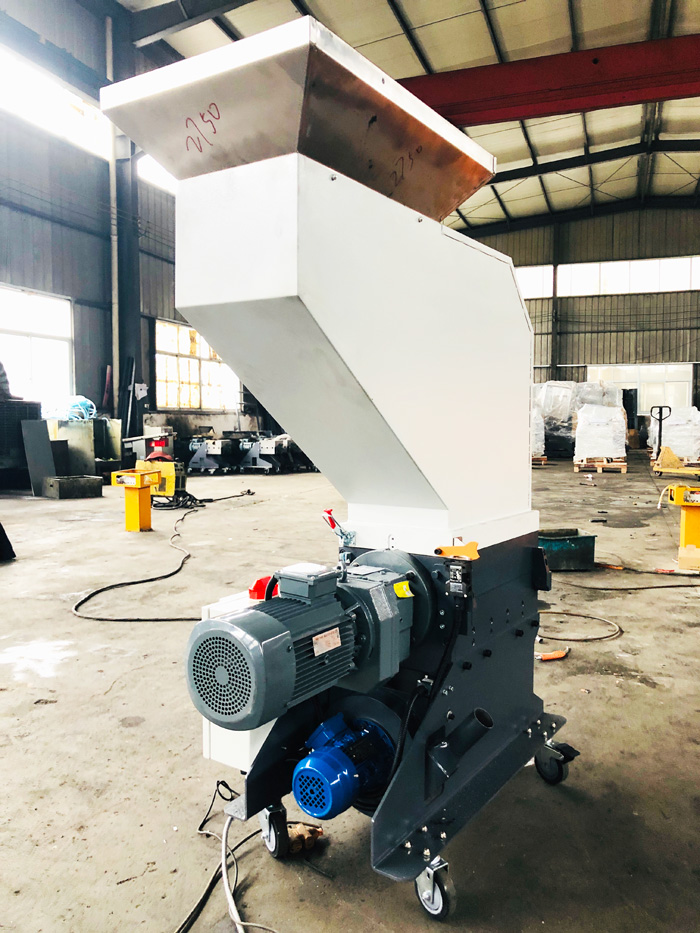 Slow-speed Screenless Granulator