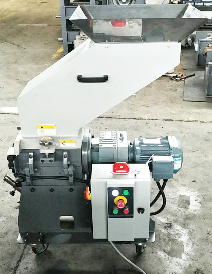 Slow-speed Screenless Granulator