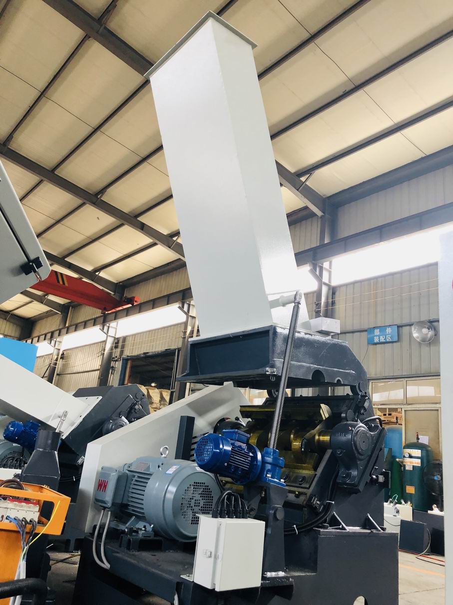Plastic Pipe & Pallets Granulator