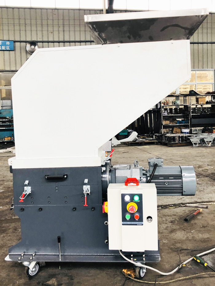 Slow-speed Screenless Granulator